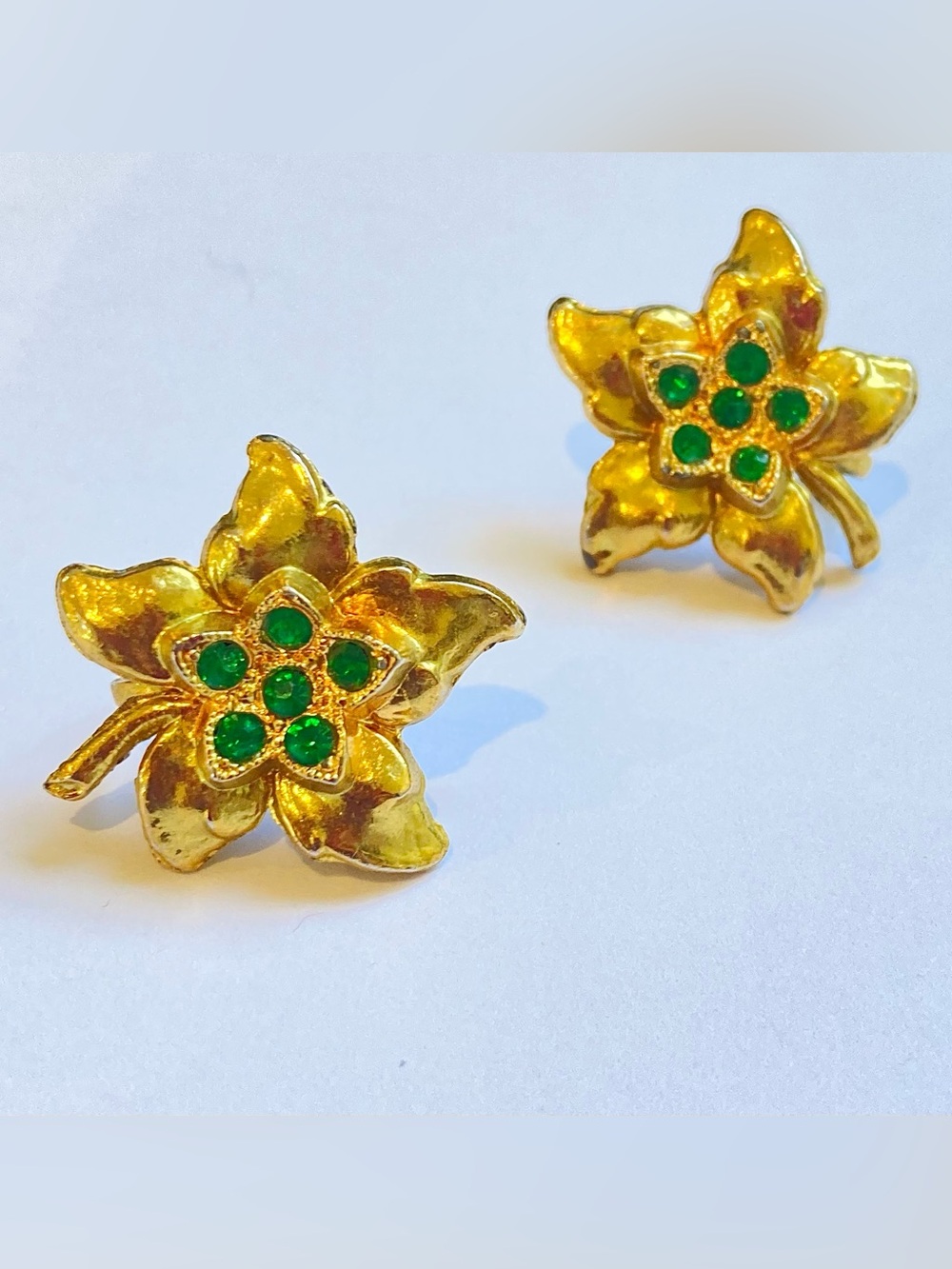 Vintage clip earrings green rhinestones maple leaf screw backs